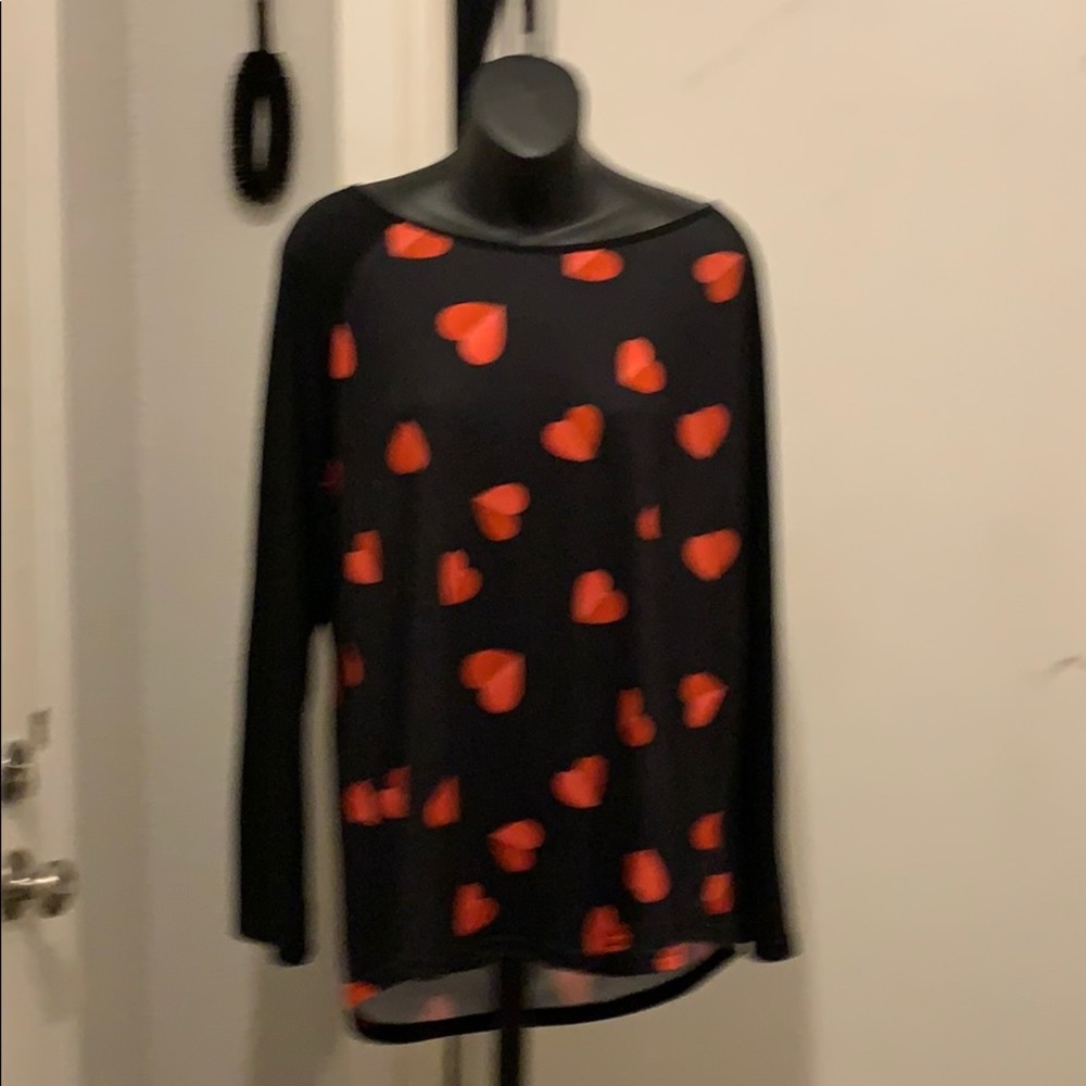 🦋 3 for $10
Long sleeve Valentine top